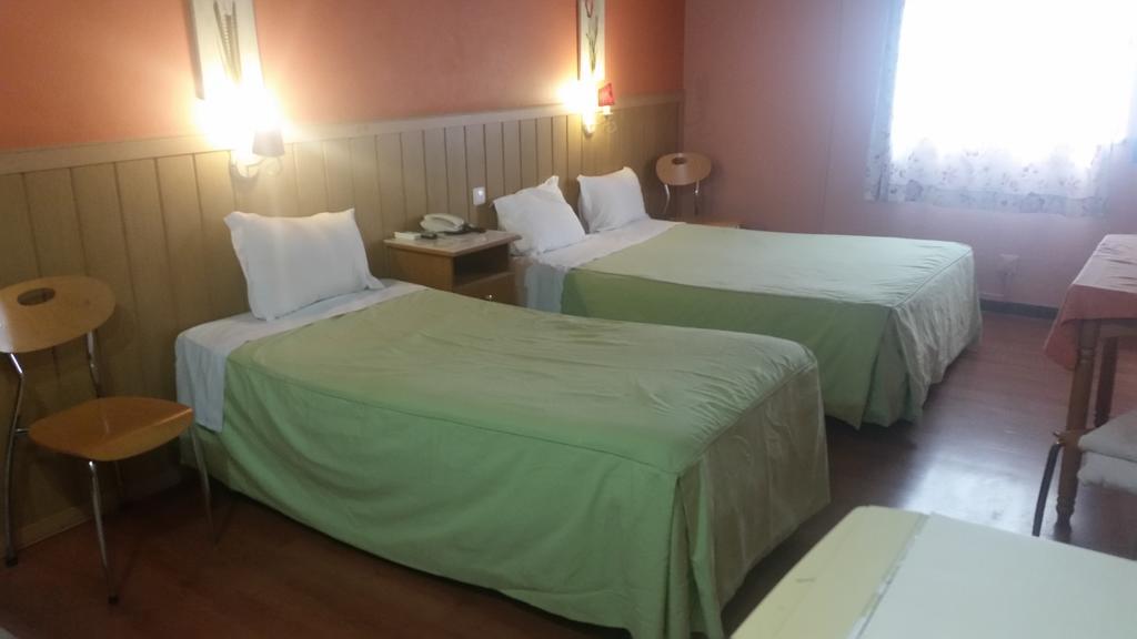 Отель Pensao Residencial Roma Лиссабон Номер фото
